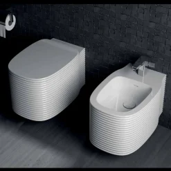 Vaso sospeso in ceramica di design moderno fatto in Italia, Amleto