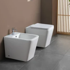 Vaso Wc a Terra con Sedile Soft Close in Ceramica dal Design Moderno - Giunco