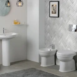 Vaso Wc a Terra in Ceramica con Sedile in Poliestere e Design Classico - Silice